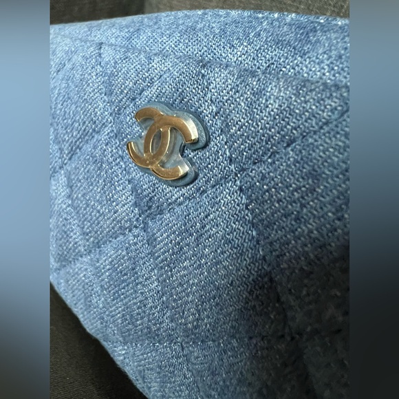 CHANEL CC denim Double Zip Vanity Case - Picture 4 of 14